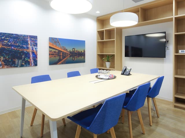 会議室_大きめの会議室もございます。©Regus