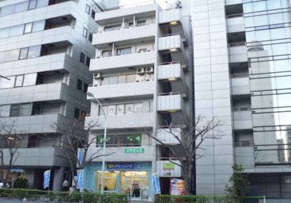 外観_タイル張りの外観です。周辺環境も静かなので、集中して作業していただけます。