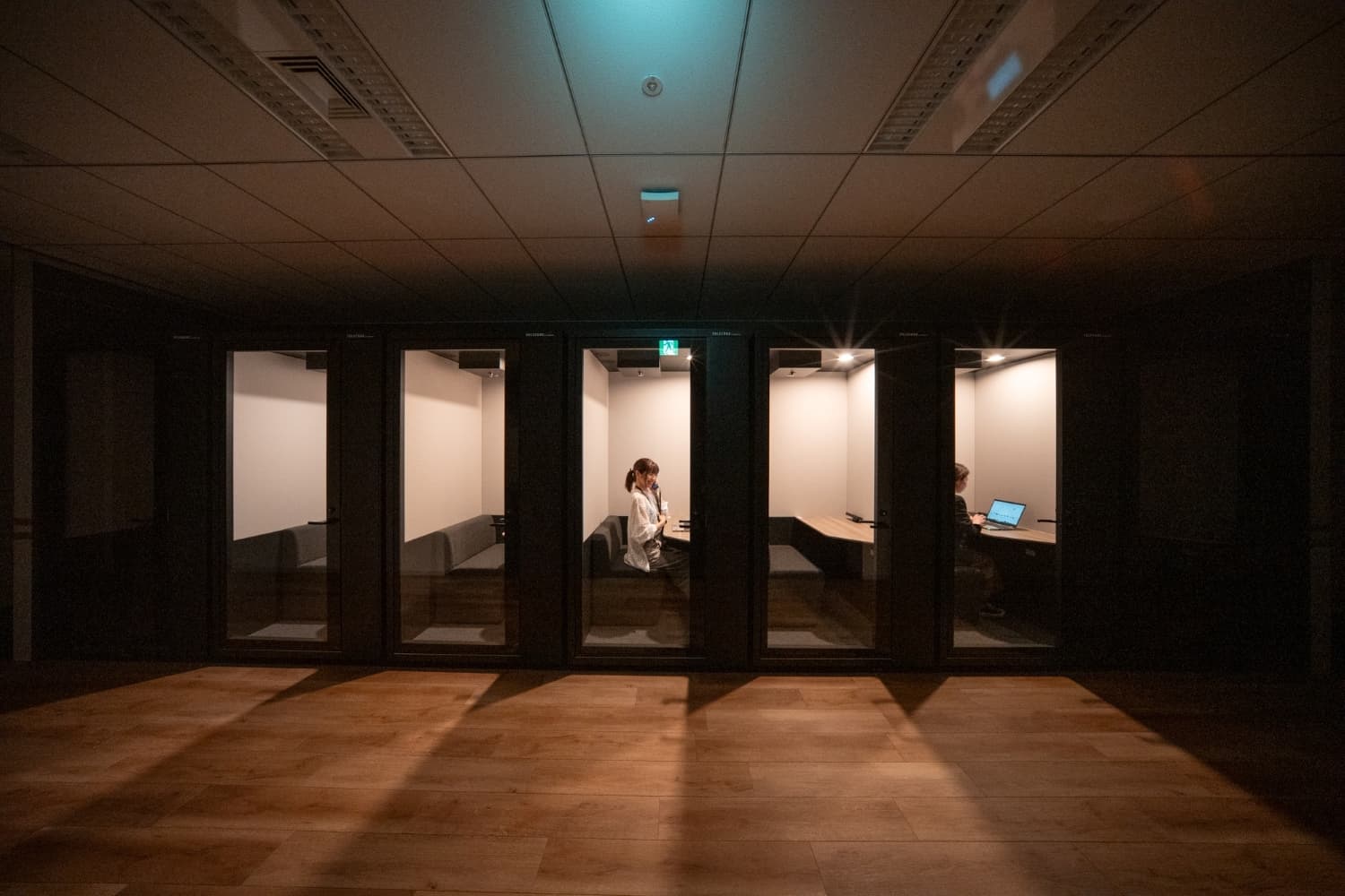 img_ShibNS_webbooth-usage-scene_1500X1000