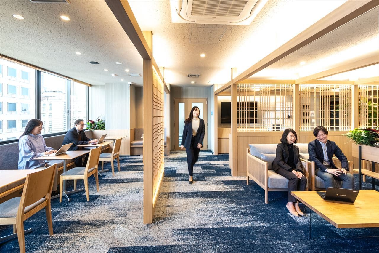 EO横浜_ラウンジ2