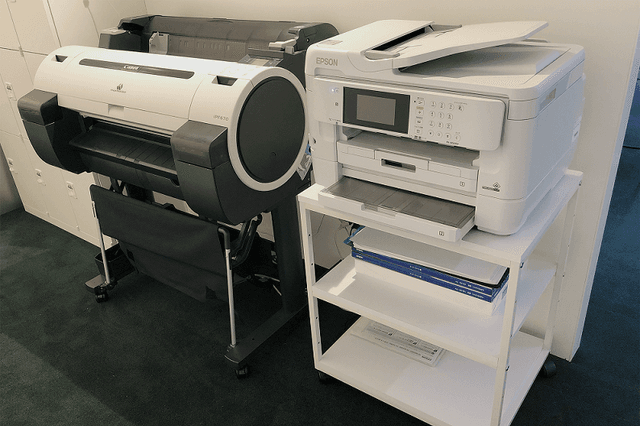 設備_複合機をご用意しております。ご自由にお使いください。