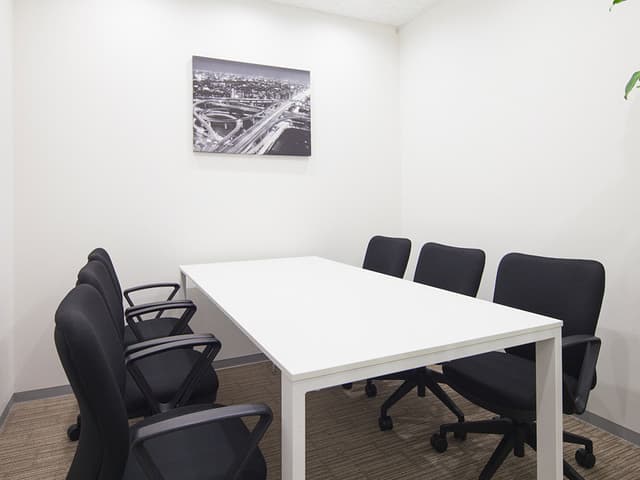 会議室_小規模な会議にも対応できます。©Regus