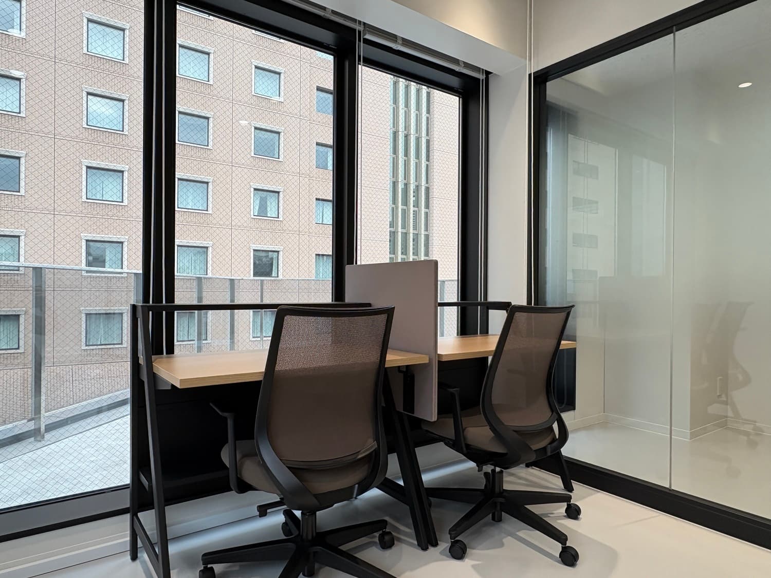 専有部_個室。大きな窓ありのお部屋です。