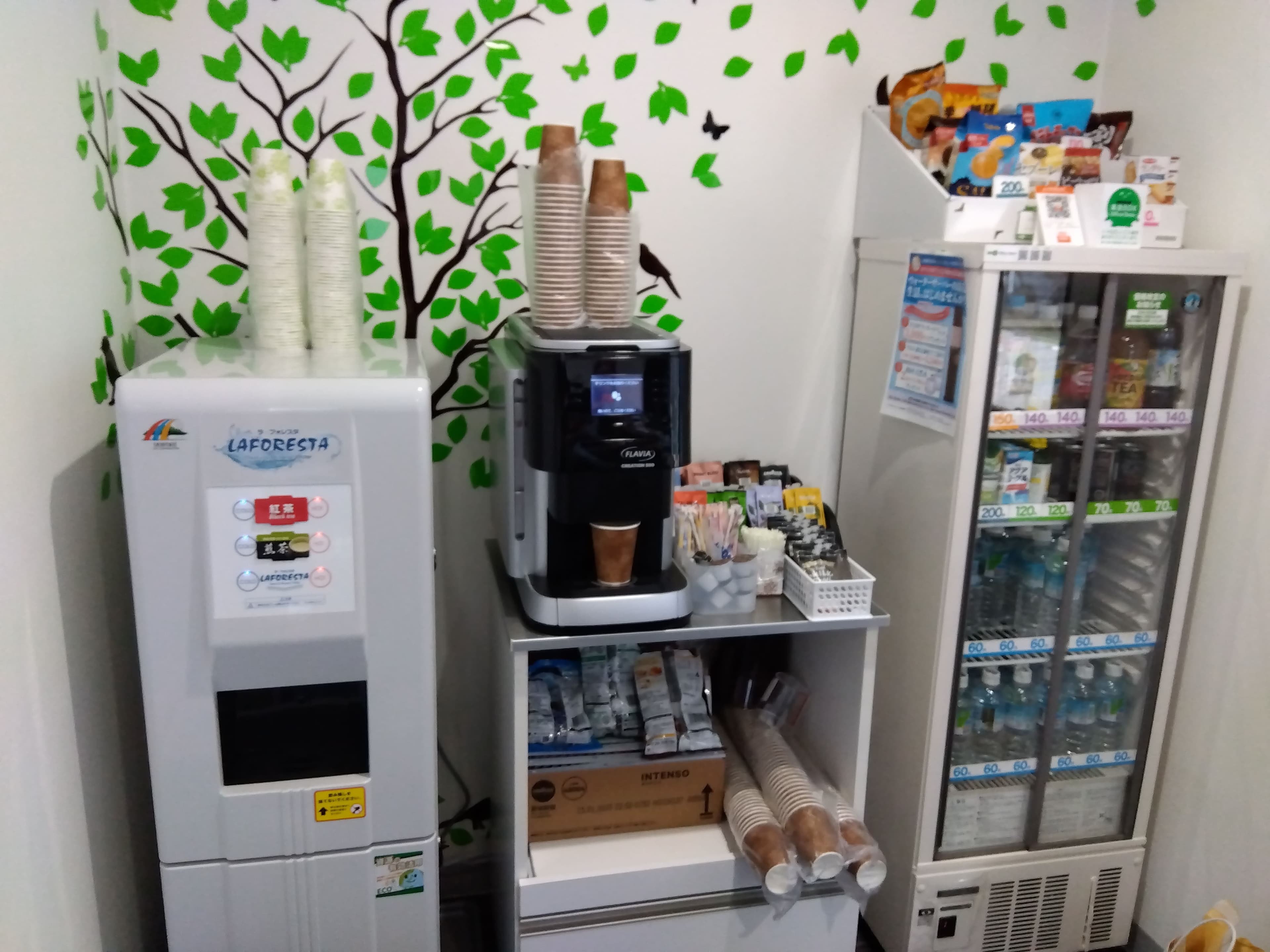 その他_ドリンクコーナー。無料で利用可能です。