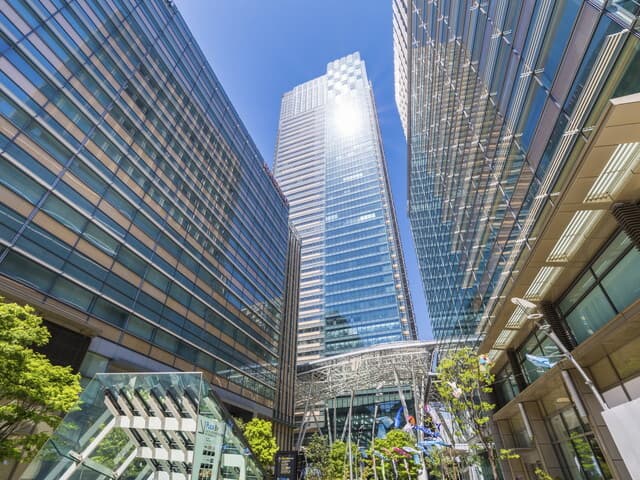 近隣の商業施設_東京ミッドタウン (徒歩4分)
