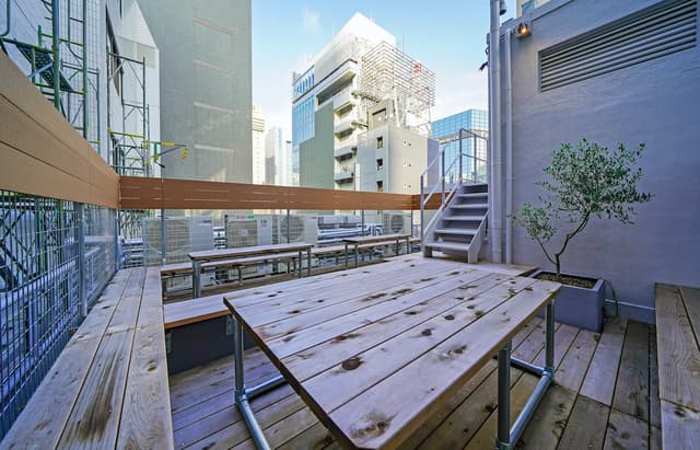 _屋上_開放的な屋上デッキスペースを利用することができます。