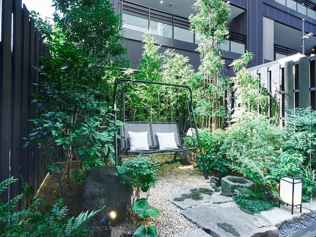 共用部_テラス。息抜きや気分転換に利用可能な庭園です。