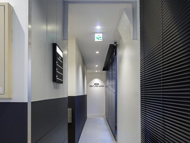 その他_廊下。上品なデザインの廊下が各個室・ラウンジ間を繋いでいます。