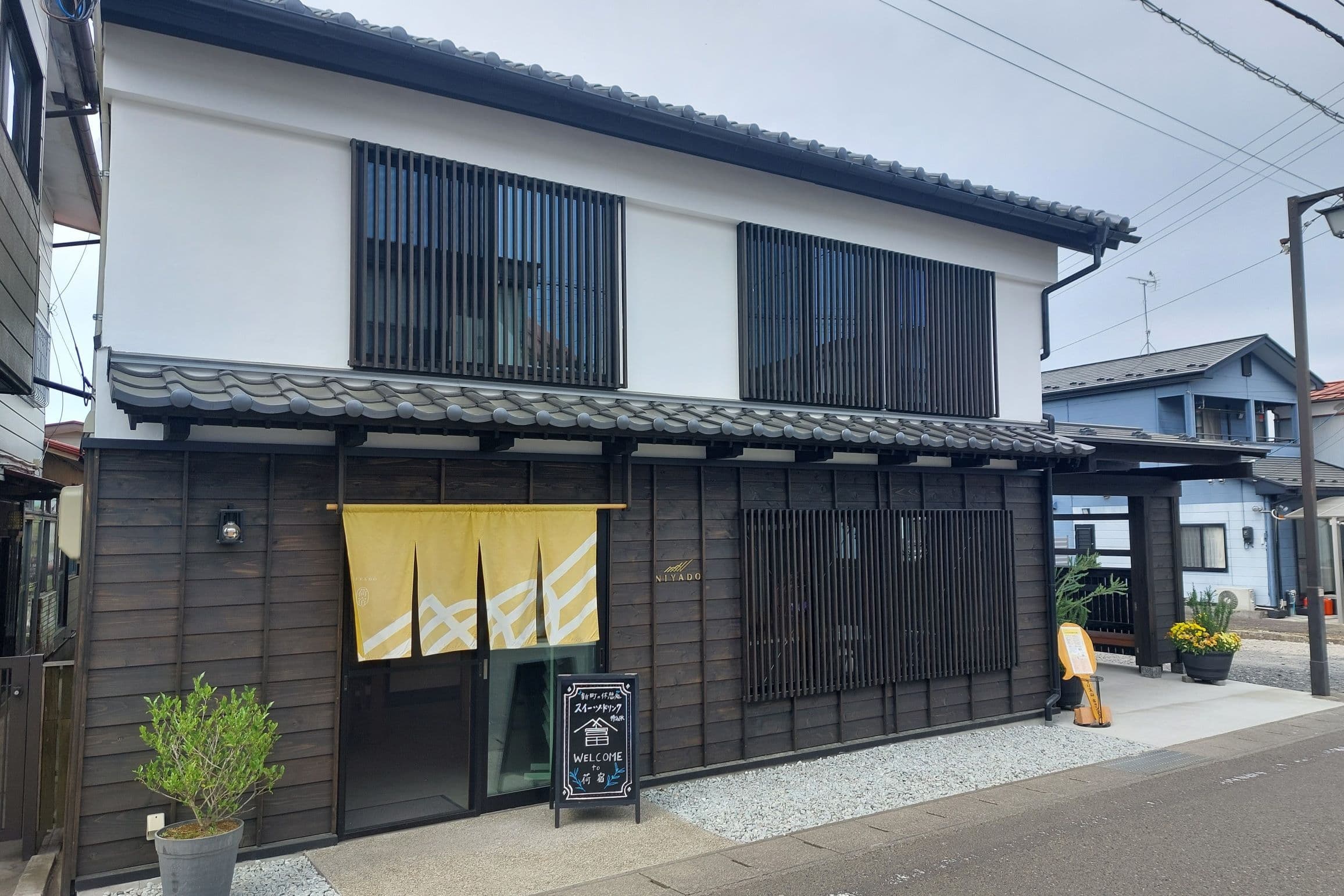 外観_歴史ある施設を改修したシェアオフィスとなっています。