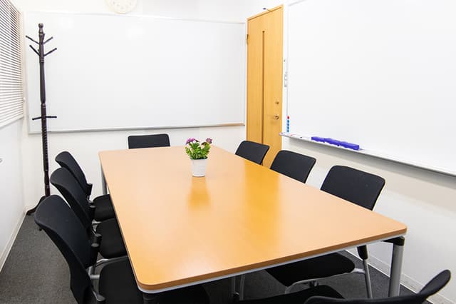 会議室_社内会議やお客様との打ち合わせ等々、様々な用途にご自由にご利用いただけます