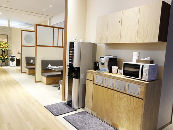 その他_ドリンクサービス。仕事の合間にほっと一息つける無料のドリンクサービスです