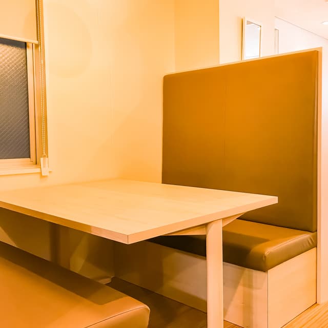 ブース席_4名で利用できるブース席ですハイバッグなのも安心感があります。