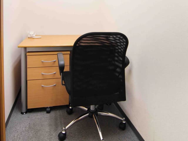個室_家具が備え付けのためスタートアップの企業にも安心です※イメージ画像