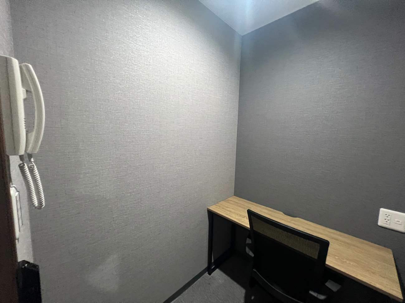 専有部_個室。インターネット環境を完備しています。