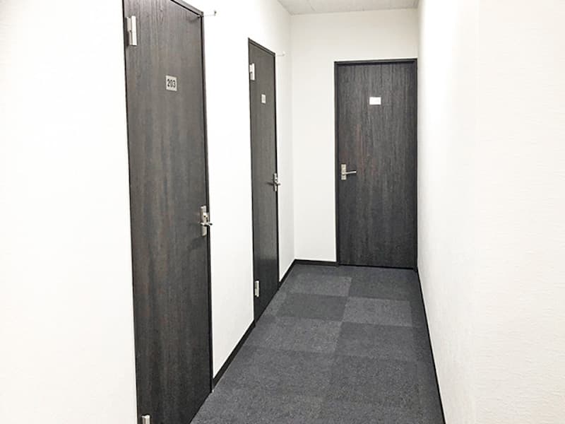 共用部_各個室は完全に仕切られているため入居者様のプライベート空間を確保可能です。