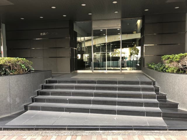 ビルエントランス