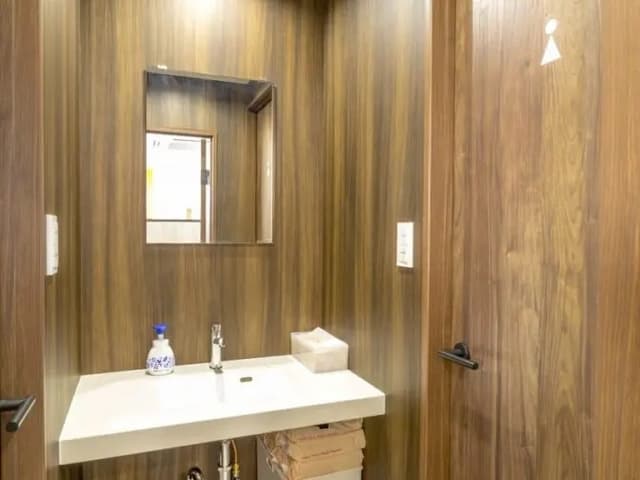 共用部_トイレ。清潔なトイレも備えています。©bizcomfort