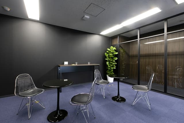 共有部_ラウンジにてランチや休憩など、お好きな時間に、お好きな用途でお使いいただけます。