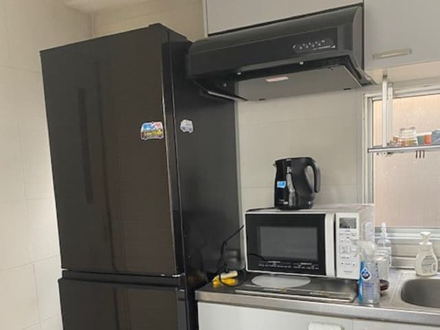 設備_オフィスには冷蔵庫や電子レンジが備え付けられています。
