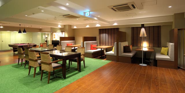 ラウンジ_ジムやビリヤード台などのレクリエーションも用意されています