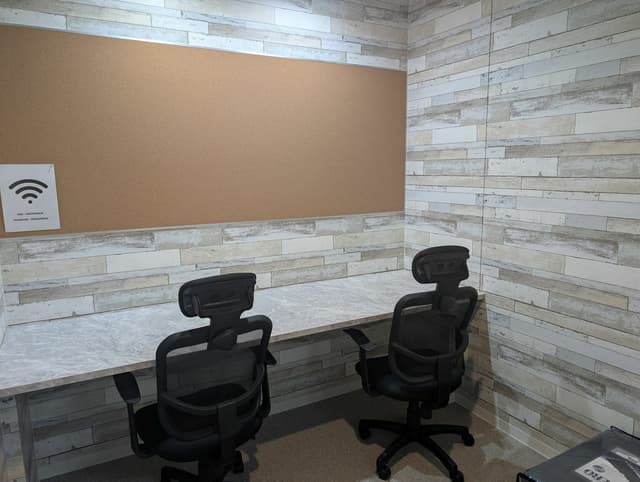 専有部_個室。家具付き、Wi-Fi完備ですぐ作業を始められます。