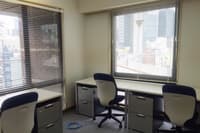 個室_窓側の個室は明るい光がしっかりと入り大変開放的です!