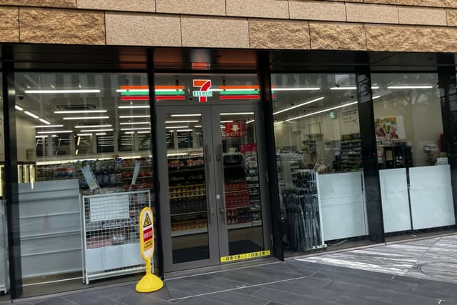 近隣のコンビニ_セブン-イレブン 横浜シンフォステージ店(徒歩3分)