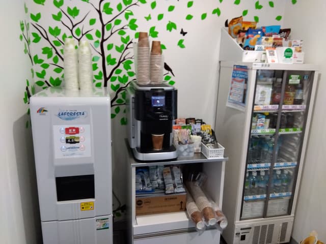 その他_ドリンクコーナー。無料で利用可能です。