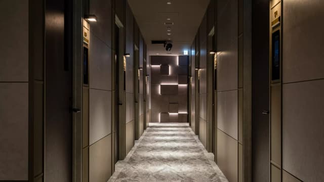 共有部_廊下。個室オフィスは施錠可能となっています。ⒸH1O