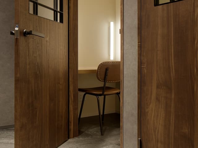 共用部_オンラインブース。オンライン会議や大事なお電話の際に便利です。