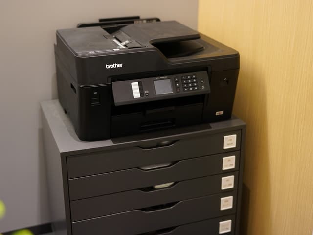 設備_複合機です。有料での利用が可能。