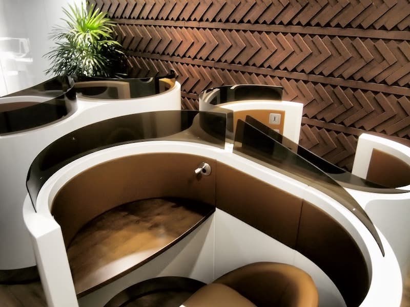 共用部_ビジネスラウンジ。気分転換に普段とは異なるスペースでお仕事に取り組むことが可能です。2022年5月リニューアル!