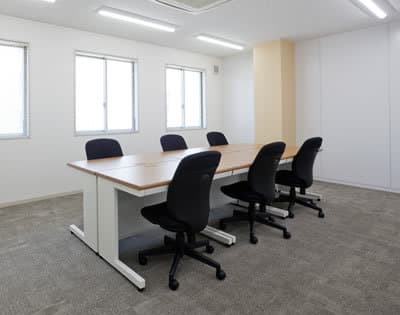 個室_リーズナブルな価格で24時間利用可能なオフィスを持つ事が出来ます。