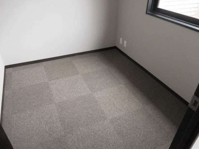 個室_1名様用から6名様用まで数種類の大きさの個室をご用意しておりますので、お客様のニーズに合った広さのお部屋をお選びください。