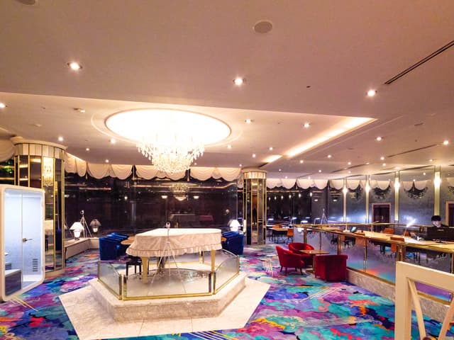 外観_エントランス。オフィスは海浜幕張駅から徒歩3分に立地しています。