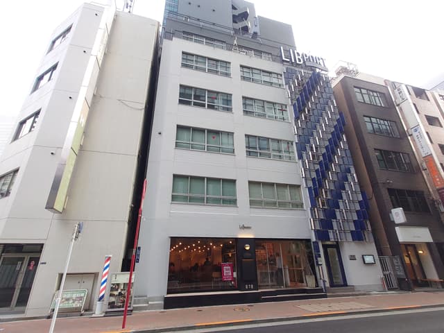 外観_昼間の様子。浜松町駅に隣接しているのでアクセス抜群です。