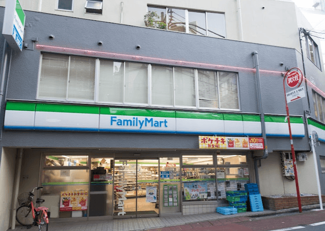 近隣のコンビニ_ファミリーマート 渋谷神南北谷公園前店(徒歩1分)