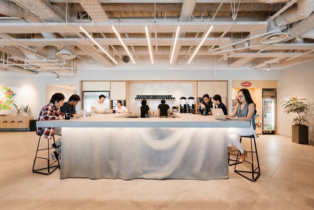 その他_キッチン。リフレッシュに最適な設備が揃っています。©WeWork ※写真はイメージです。