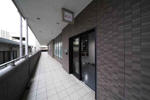 建物入り口。