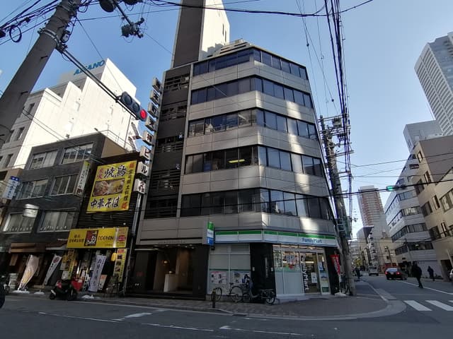 建物外観_本町駅から徒歩2分・西大橋駅から徒歩9分の場所にあるオフィスです。