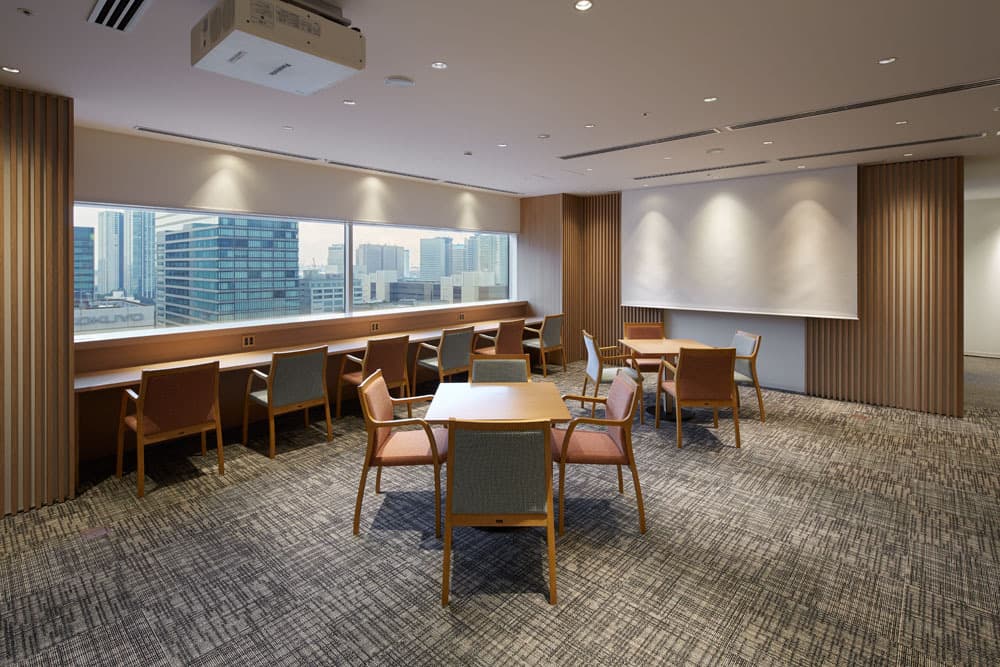 EO品川_ラウンジ_プロジェクター_