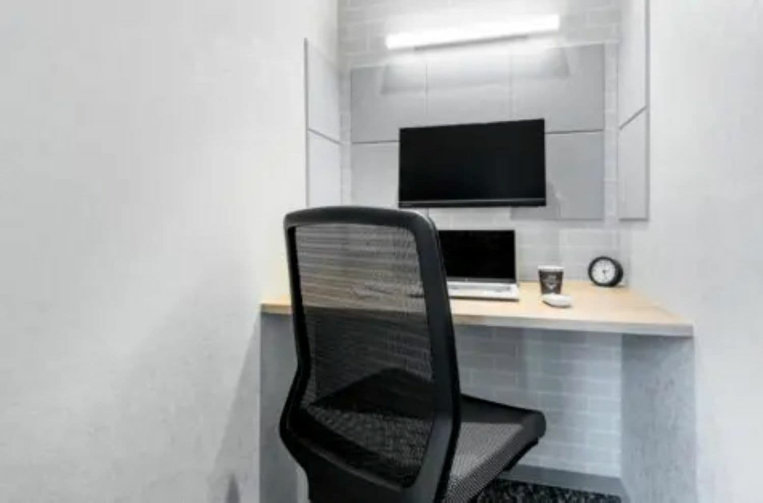 共有部_テレフォンブース。事前予約制です(有料)。※画像はイメージです。©bizcomfort