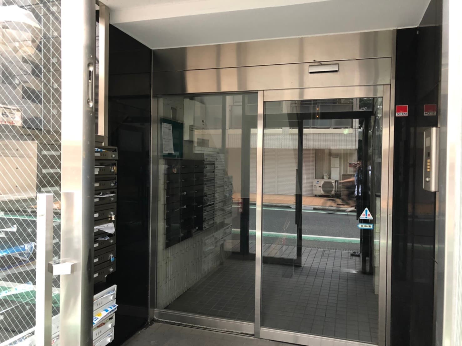 外観_建物のエントランス部分です。