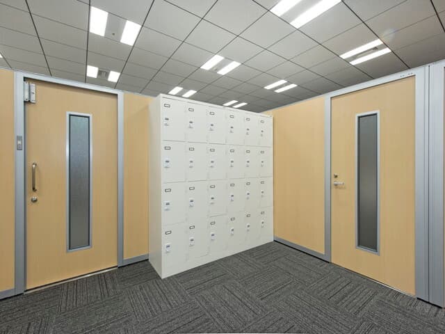 設備_ロッカー。オプションにてロッカー利用も追加でき、荷物を預けての作業が出来ます。