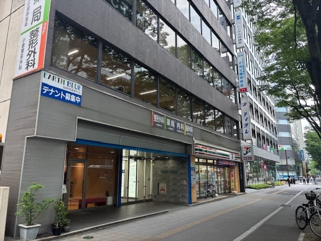 外観_コンビニ、クリニックも入居しています。