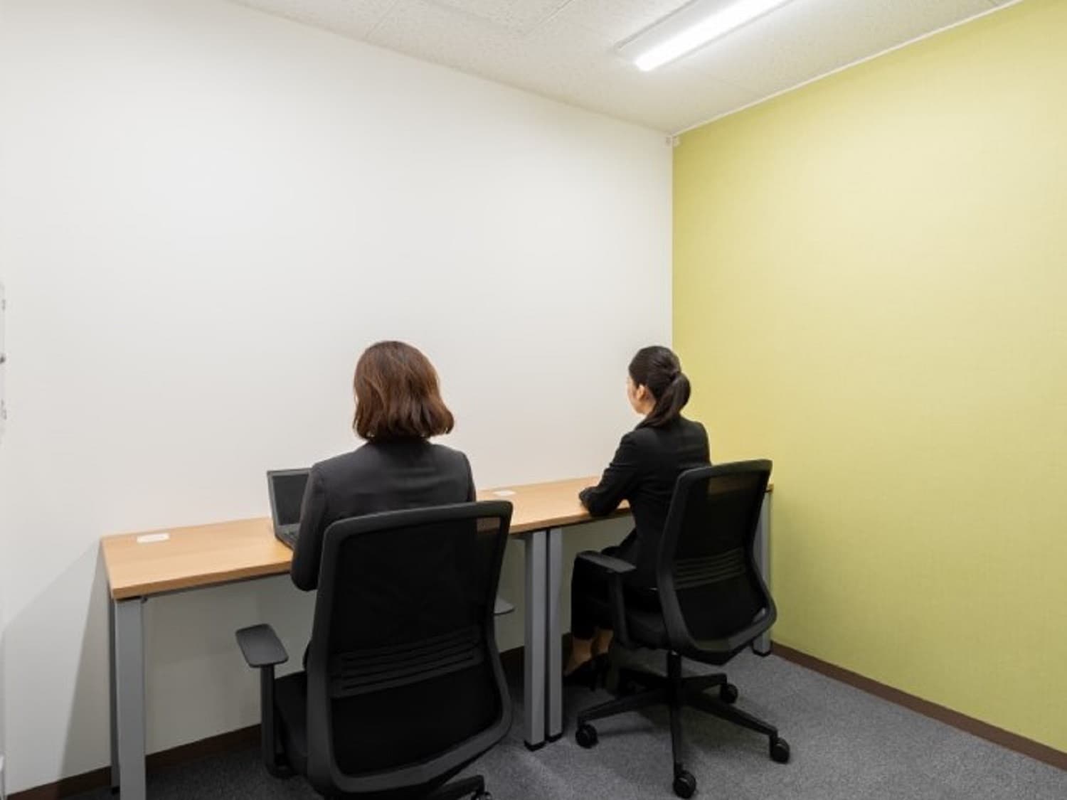 個室_プライバシーが確保された完全個室をご用意しています。