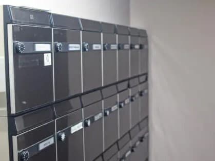 設備_ロッカー。月額3300円(税込)で利用することができます。©BIZcomfort