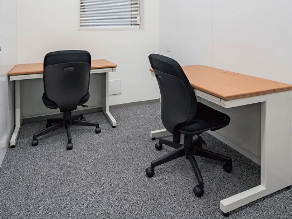 個室。1名用から10名用のお部屋があり、全て窓付き・個別空調です。※画像はイメージです。
