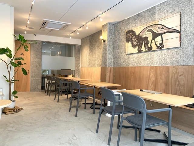 シェアラウンジ_オフィス利用者様は無料でご利用頂けるスペースです。