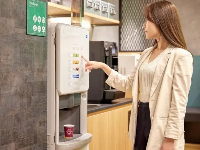 共有部_フリードリンク。無料で自由に利用可能です。※画像はイメージです。©bizcomfort